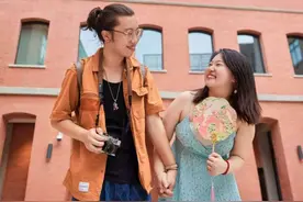 外滩的七夕爱情印记里，有一道情侣街拍甜蜜“风景线”图片