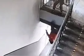 紫牛热点｜青海一小学生课间嬉戏撞断楼梯护栏严重摔伤，当地：全力救治，调查护栏质量图片