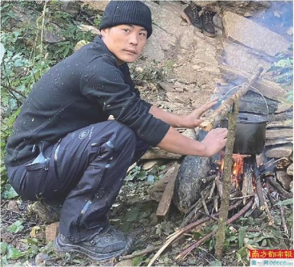 生吃蚂蚱睡山洞 全程直播无剧本“荒野求生”能否成为文旅新赛道