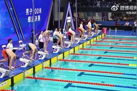 男子200米蝶泳：徐放1分55秒22逆转陈俊儿夺冠，前三达标世锦赛图片