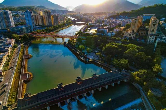 在茶园里发呆，在酒谷里听故事…旅居云县，静享慢时光