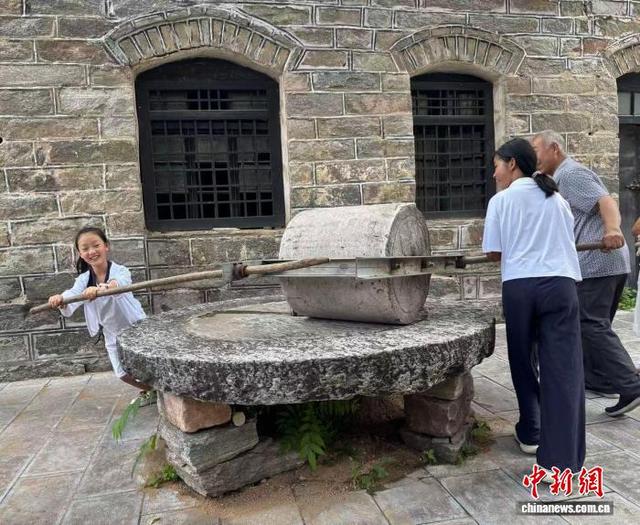 河北邢台茶旧沟：石韵茶香迎客来