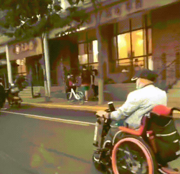 骑新国标电动车，不如开电动轮椅？！