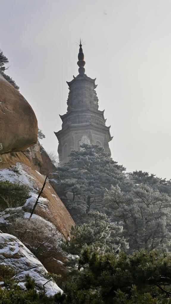 辽宁鞍山：冬日胜景揽客来