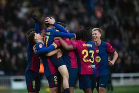 西甲｜巴萨大胜皇家社会登顶榜首图片