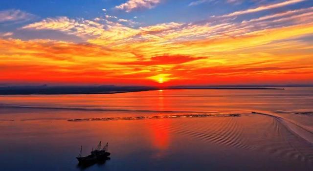 南海新区：霞光铺画卷 美景入画来
