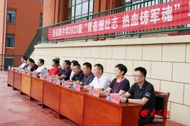 青春酬壮志，热血铸军魂——青岛莱西市济南路中学2023级新生国防教育夏令营热血开营图片
