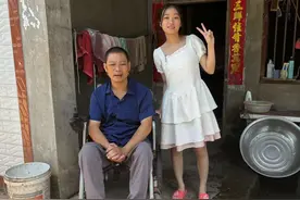 父亲残疾，她考入一本大学：我必须要站起来，帮妈妈扛起这个家 | 向光而行图片