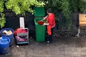 成都一餐馆员工从垃圾桶捞地沟油？店主亲戚称“应该是舀来卖的”，市监部门介入图片