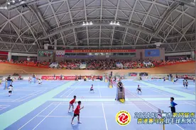广州市第十七届“市长杯”羽毛球大中小学校赛总决赛结束图片