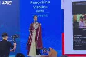 30秒｜穿汉服的俄罗斯留学生丽娜：通过网络向外国朋友分享中国文化图片