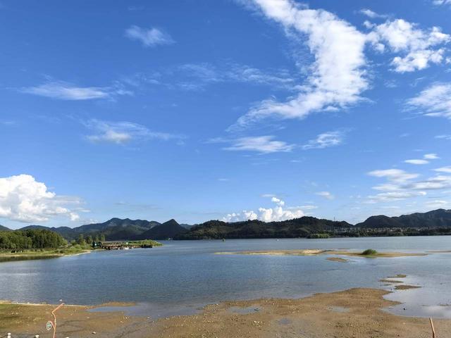 写点生活｜临安青山湖：一日光影中的心灵之旅