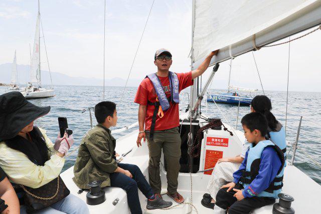 抚仙湖畔体育旅居热，户外运动激活“夏日经济”