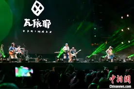 本土乐队以摇滚催热广西“县城游”图片