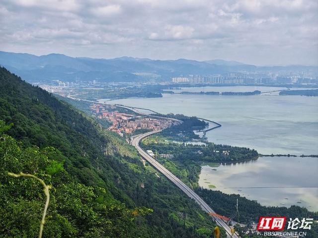 山水有相逢，城市有诗意——滇池与西山的对话