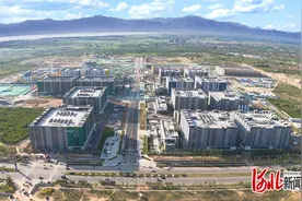 这个数据产业园，如何支撑网上冲浪图片