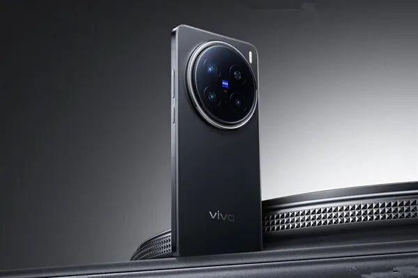 vivo X300 系列手机暂定 10 月发布，天玑 9500+ 双旗舰传感器矩阵加持