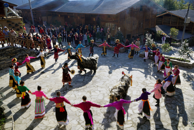 青睐绵阳 || 冰雪奇观+雪地撒欢！平武虎牙滑雪场即将开放，这个冬天等你来畅玩~