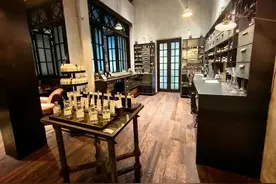 首发经济，潮人弄潮图片