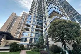 花200多万买的二手房，突然冒出持有20年租约的陌生人！前业主失联，购房者质疑中介：审查未尽责图片