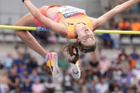 2米10！乌克兰美女打破尘封37年女子跳高纪录图片