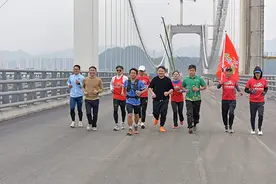 “跨越山海·加油奔跑” 历时32天 路跑达人苏登亮抵达兴义图片