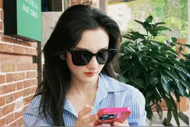想要拍出“人生照片”？先来看看女明星们的出游穿搭！图片
