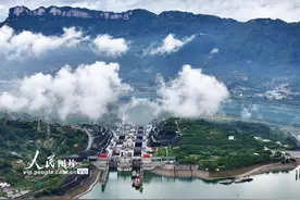 湖北宜昌：雨后三峡 水墨如画图片
