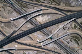 乌尉高速最大立交桥相思湖枢纽提前完成上跨吐和高速施工图片