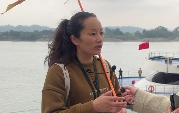 它们又双叒叕来乐山啦！场景太治愈~