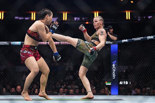 张伟丽挑战蝇量级冠军舍甫琴科失败	，但她的未来依然不可限量