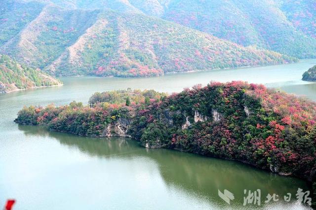 郧阳：滔河水库秋景如画