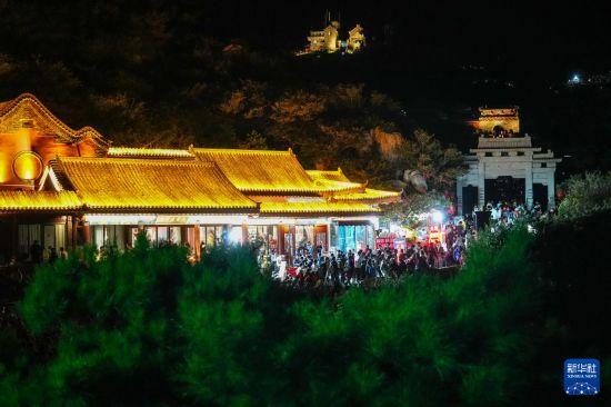 山东泰安：暑期泰山游客旺