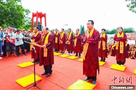 （聚焦海峡论坛）1500余位海内外信众福建东山共祭关帝图片
