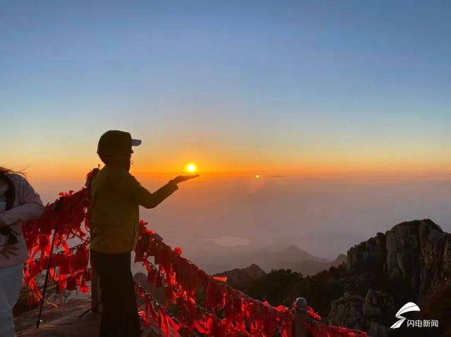 组图丨守得云开见日升 雨后泰山美出天际