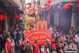 广西那楼街举办开圩306周年庆典图片