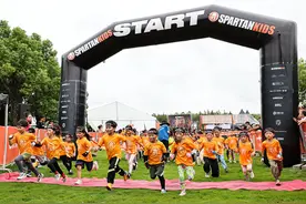 斯巴达勇士儿童赛上海站落幕 超万名小勇士挑战生理极限图片