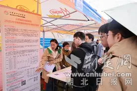 百家单位汇聚湖北医药学院，达成合作意向逾千个图片