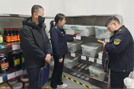 赤峰市元宝山区市场监督管理局联合区教育局开展校园餐食品安全拉网式排查图片