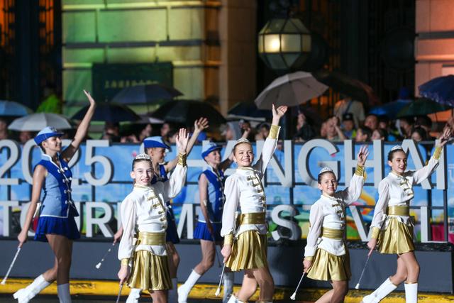 25辆花车盛装亮相黄浦江畔，上海旅游节打造“人民大众的节日”