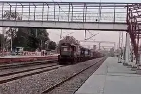 “无人驾驶”，印度失控火车狂奔70公里图片