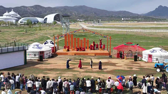 敕勒川草原：阴山脚下四季轮转的生态诗篇