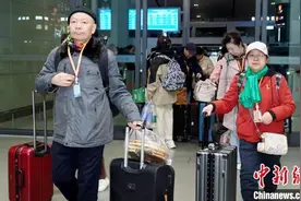 2025年新疆首趟出疆旅游专列启程图片