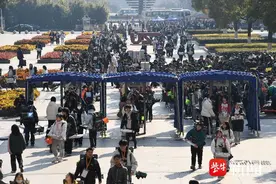 江苏2024艺术类省统考“开锣”！命题老师“送来”一束花，考生慌了……图片