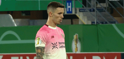 90分钟战报：勒沃库森1-1十人帕德博恩，格里马尔多任意球破门