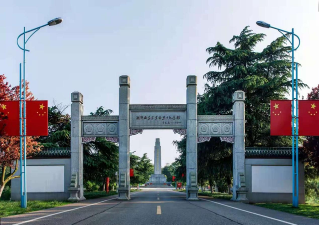 “多巴胺”旅游上新，跟着北北打卡“赤黄红”