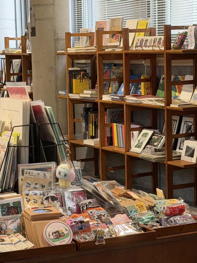 开在“亚洲花都”斗南的书店，真“香”