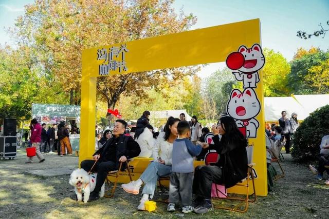 为什么？这儿有个咖啡节，这么火！