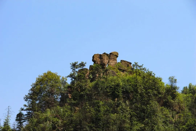 铜梁虎峰，毓青山下寻古韵，西泉畔边忆峥嵘