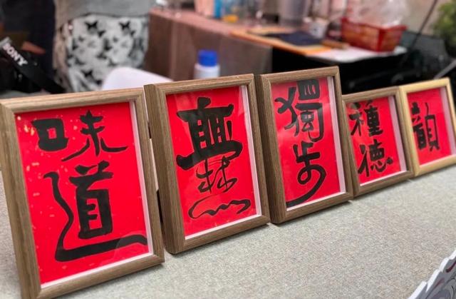曲靖老街“潮”起：艺术集市焕新生 市民游客共欢腾
